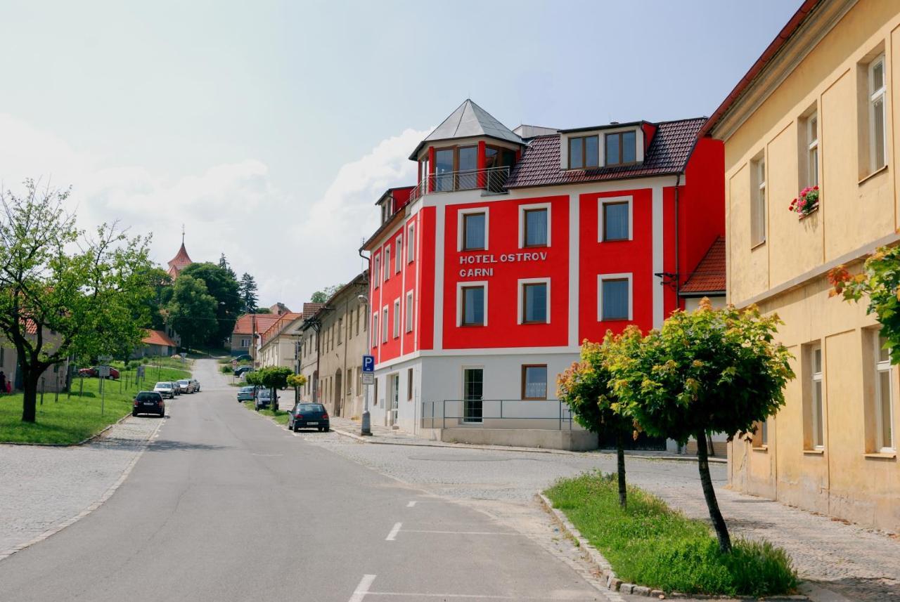 Hotel Ostrov Garni Sadska Luaran gambar