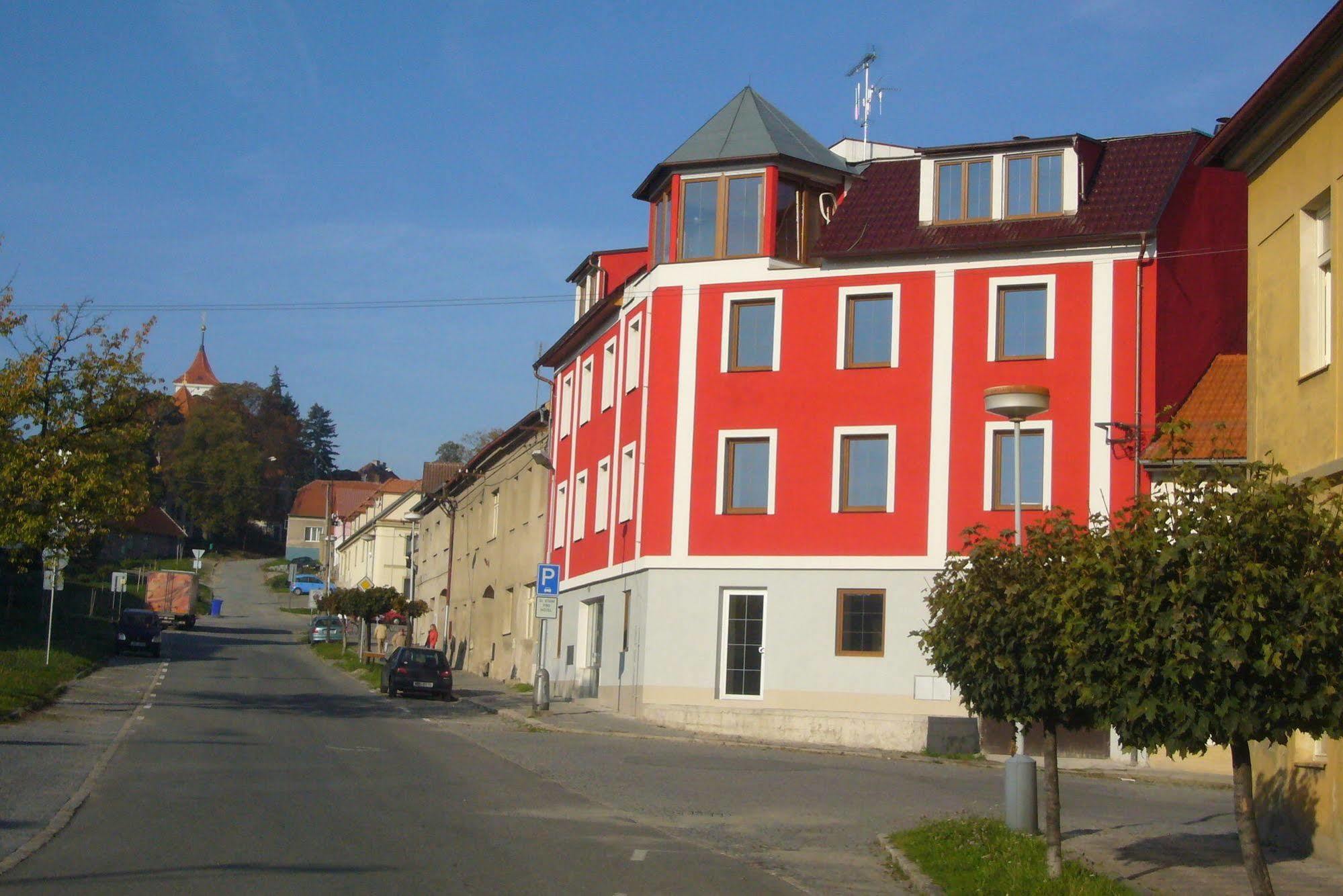 Hotel Ostrov Garni Sadska Luaran gambar